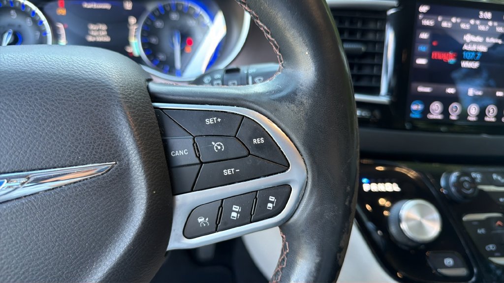 Used 2019 Chrysler Pacifica Touring-L w/ Advanced Safetytec Group FWD image 27