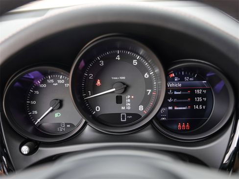 Certified 2025 Porsche Macan image 17