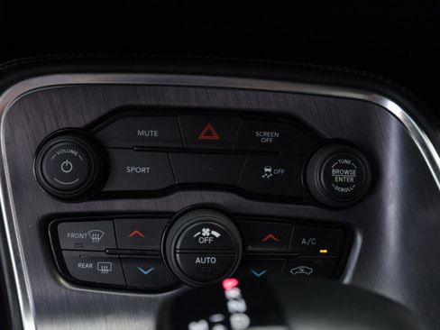 Used 2017 Dodge Challenger R/T image 12