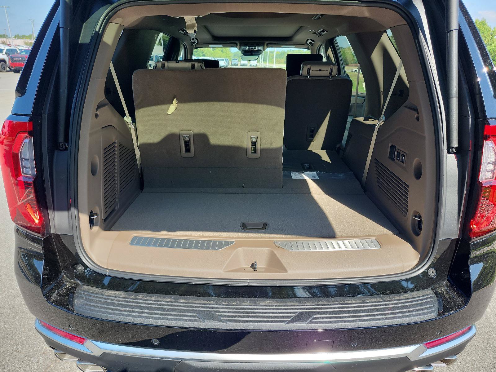 New 2027 GMC Yukon Denali w/ Denali Reserve Package AWD/4WD image 8