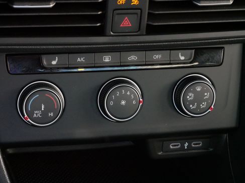 Certified 2024 Volkswagen Jetta Sport image 23