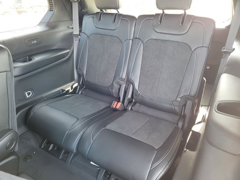 New 2025 Jeep Grand Cherokee L Altitude image 12