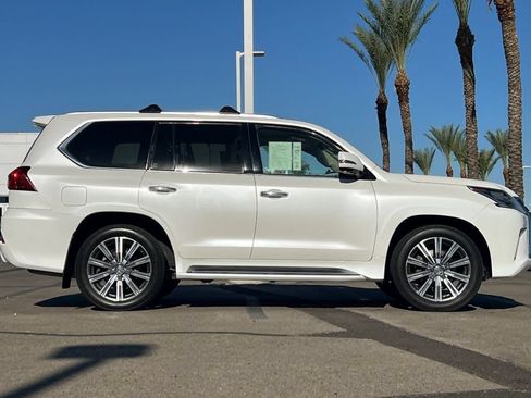 Used 2017 Lexus LX 570 4WD image 3