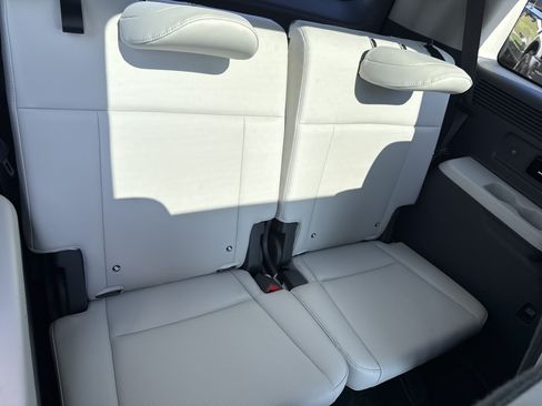 Used 2025 Hyundai Santa Fe Calligraphy AWD/4WD image 17