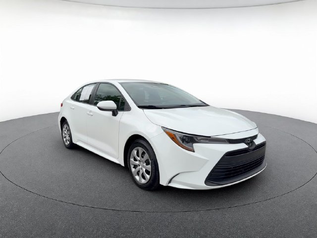 Used 2025 Toyota Corolla LE w/ Convenience Package FWD image 8