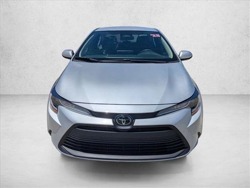 Certified 2025 Toyota Corolla LE FWD image 2