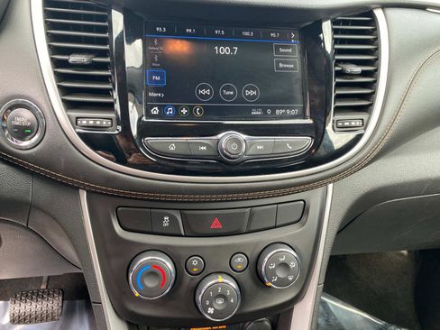 Used 2019 Chevrolet Trax LT w/ LT Convenience Package image 10