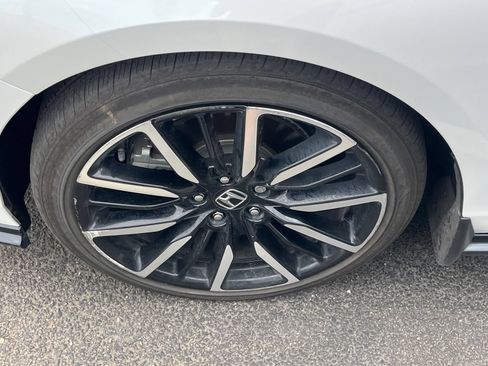 Used 2023 Honda Accord Touring image 7