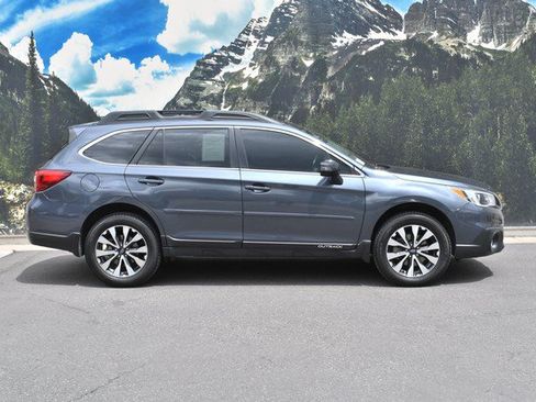 Used 2017 Subaru Outback 3.6R Limited AWD/4WD image 2
