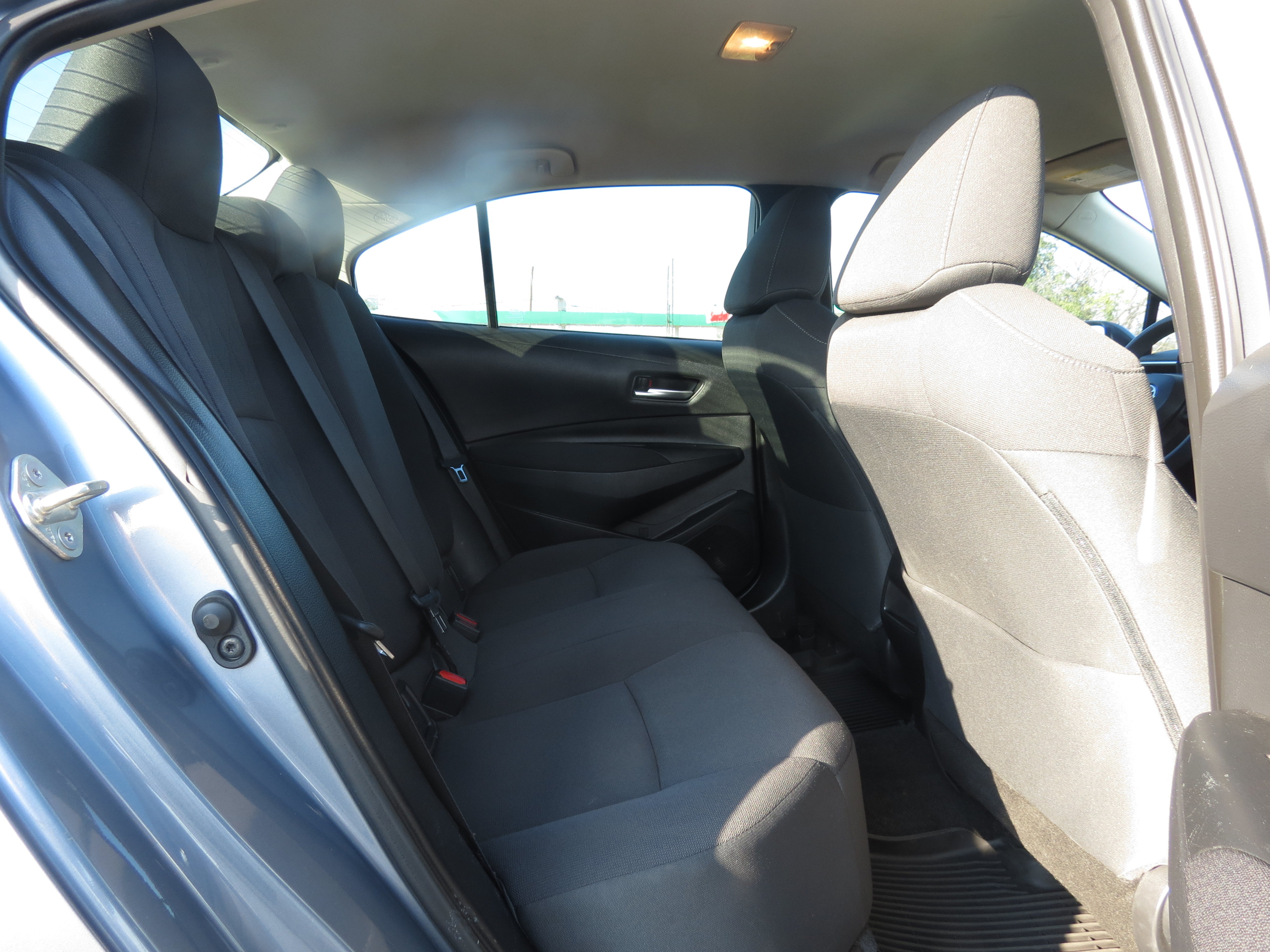 Used 2020 Toyota Corolla LE FWD image 29