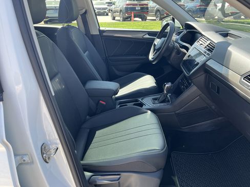 Certified 2023 Volkswagen Tiguan SE w/ Panoramic Sunroof Package image 27