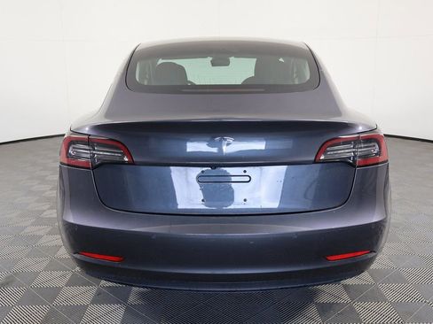 Used 2018 Tesla Model 3 Mid Range image 5