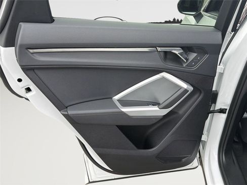 Used 2025 Audi Q3 2.0T Premium image 22