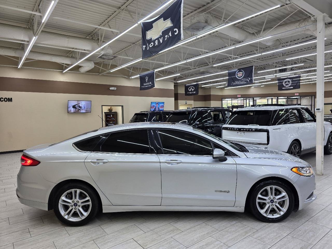 Used 2018 Ford Fusion SE FWD image 5