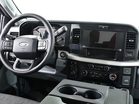 New 2026 Ford F550 4x4 Crew Cab Super Duty w/ XLT Value Package image 8