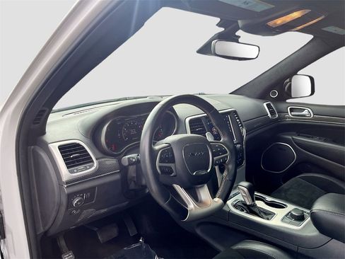 Used 2018 Jeep Grand Cherokee SRT image 7