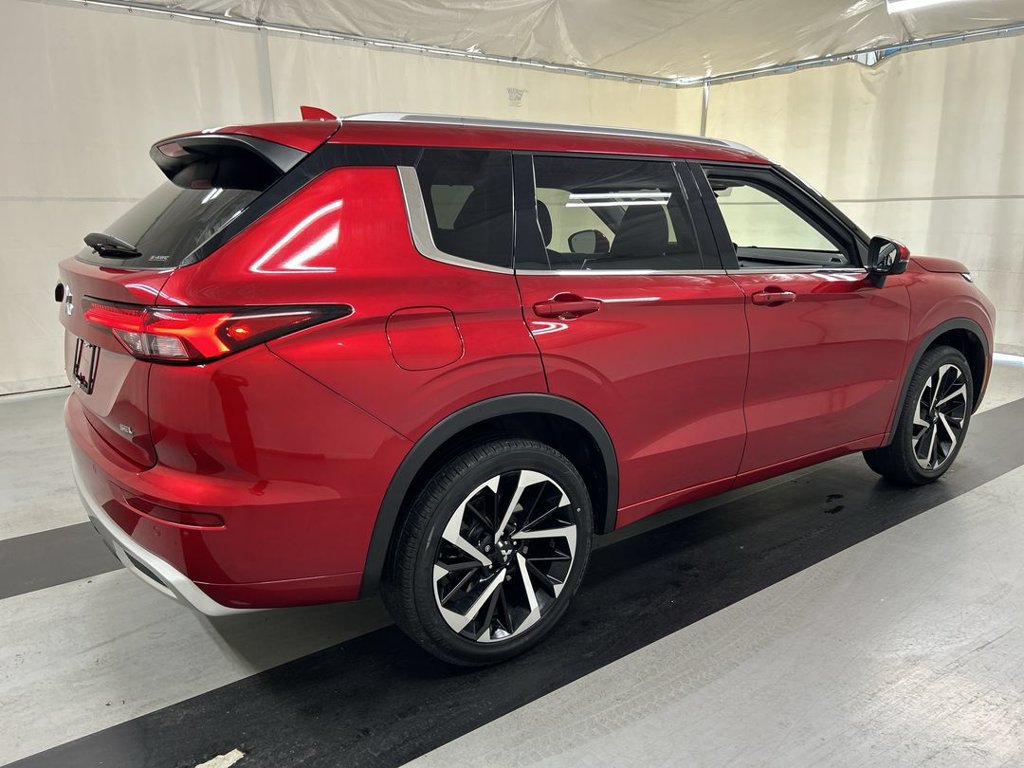 Used 2024 Mitsubishi Outlander SEL AWD/4WD image 2