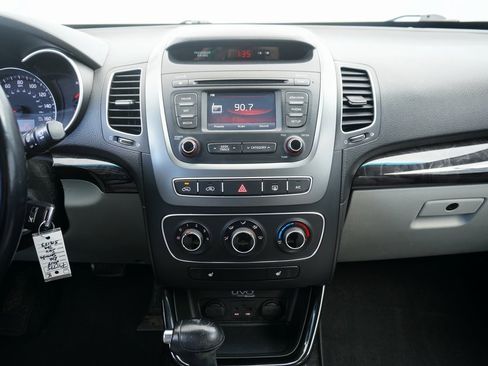 Used 2014 Kia Sorento LX image 16