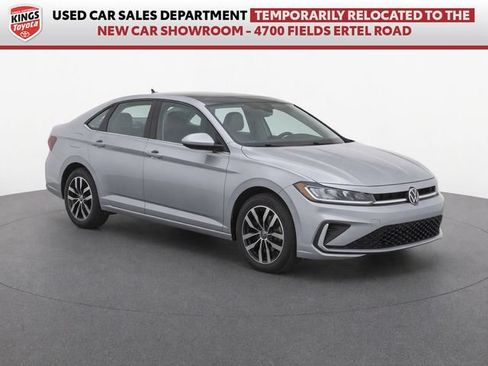 Used 2025 Volkswagen Jetta SE FWD image 1