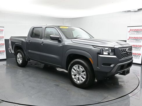 Used 2023 Nissan Frontier SV image 2