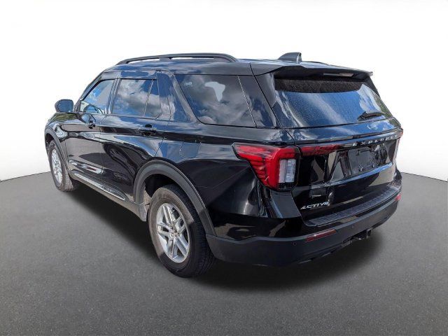 Used 2025 Ford Explorer Active AWD/4WD image 3