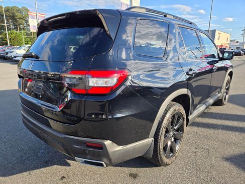 Used 2025 Honda Pilot Black Edition image 5