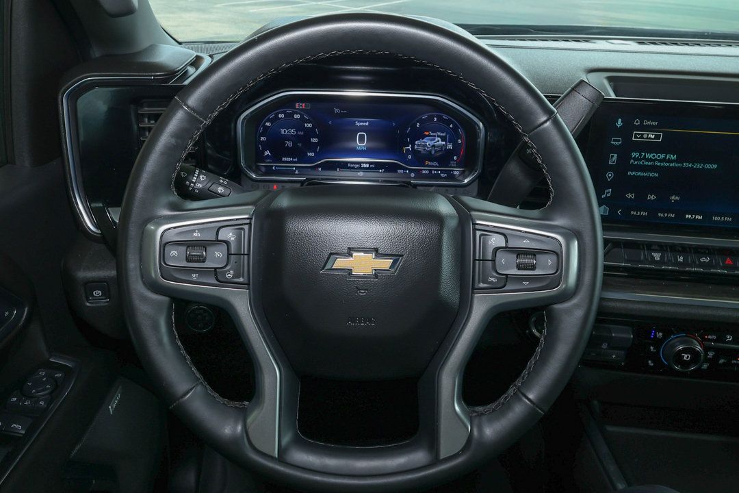 Used 2024 Chevrolet Silverado 2500 LTZ w/ LTZ Convenience Package AWD/4WD image 16