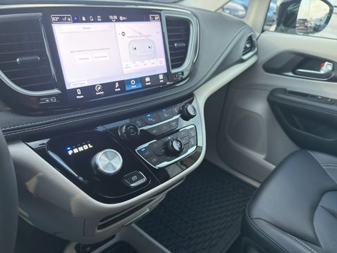 Used 2024 Chrysler Pacifica Touring-L w/ Road Tripper Package AWD/4WD image 21