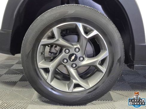Certified 2025 Chevrolet Trax LT w/ LT Convenience Package FWD image 29
