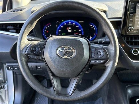 Used 2022 Toyota Corolla LE image 18