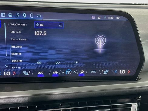 Used 2025 Chevrolet Traverse LT FWD image 21