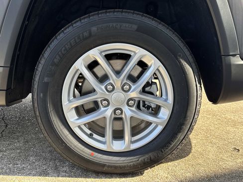 New 2025 Jeep Grand Cherokee L Laredo image 3