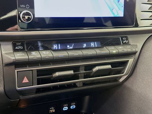 Used 2025 Toyota Camry LE image 24