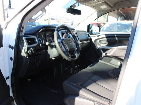 Used 2017 Nissan Titan SV image 13