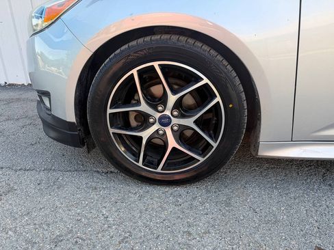 Used 2015 Ford Focus SE w/ SE Sport Package FWD image 13
