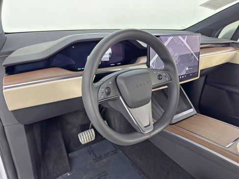 Used 2023 Tesla Model X image 13