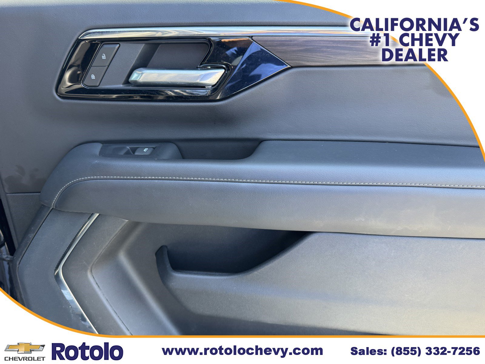Used 2025 Chevrolet Suburban LT RWD image 12