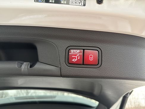 Certified 2025 Mercedes-Benz GLE 450e 4MATIC image 30