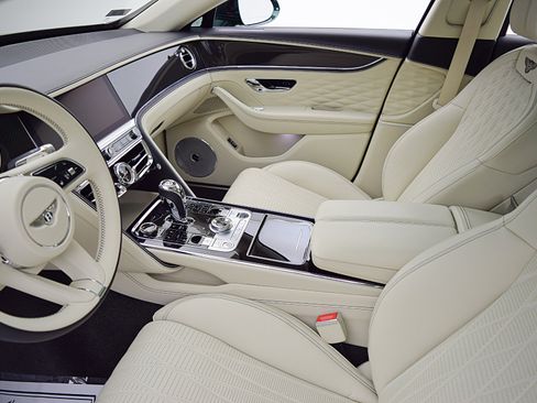 Certified 2022 Bentley Flying Spur V8 AWD/4WD image 35