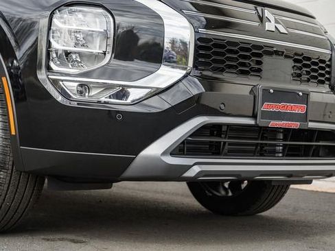 New 2025 Mitsubishi Outlander SE image 14
