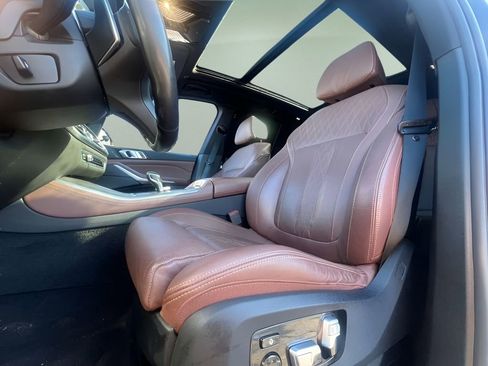 Used 2021 BMW X5 M50i w/ Premium Package image 10