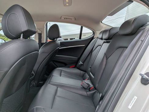 Used 2025 Genesis G70 2.5T RWD image 32