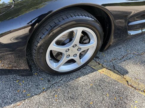 Used 2002 Chevrolet Corvette Convertible w/ Preferred Equipment Group2 image 9