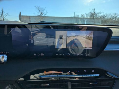 Used 2025 Buick Enclave Sport Touring image 17