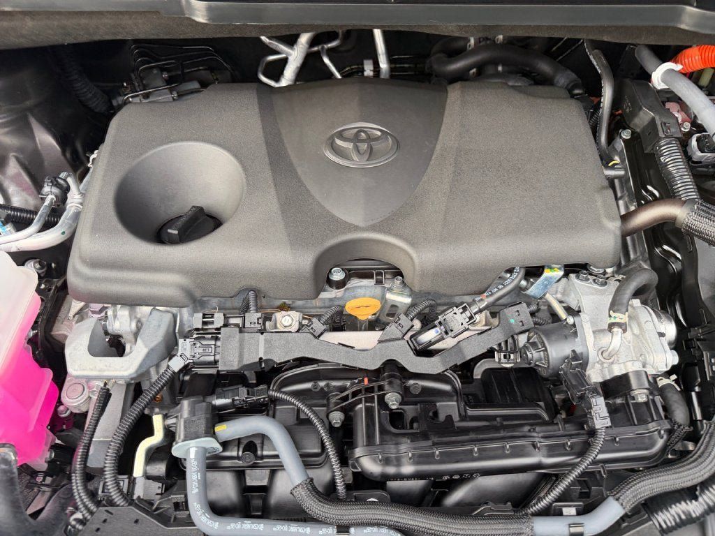 Used 2024 Toyota Sienna XLE w/ XLE Plus Package AWD/4WD image 30