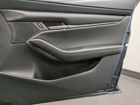 Used 2023 MAZDA MAZDA3 s image 28