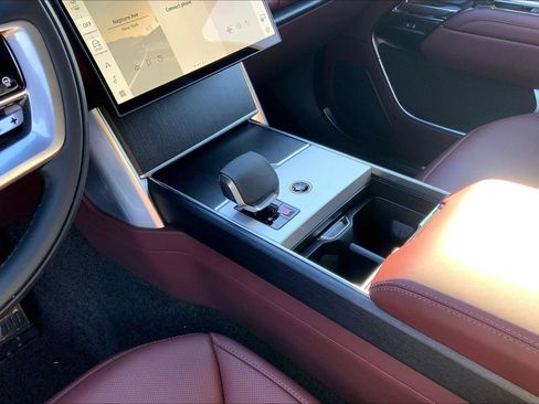 New 2026 Land Rover Range Rover SE image 7