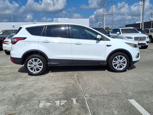 Used 2017 Ford Escape SE FWD image 25