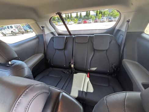 Used 2026 Kia Carnival FWD image 27