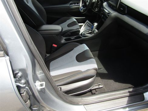 Used 2020 Hyundai Veloster 2.0 FWD image 11